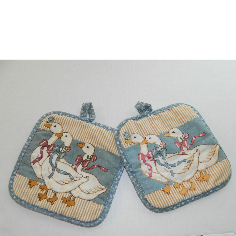 Vintag Cottage 2 Pot Holders Kitchen Blue Tan Country Goose Floral Quilted 7x7